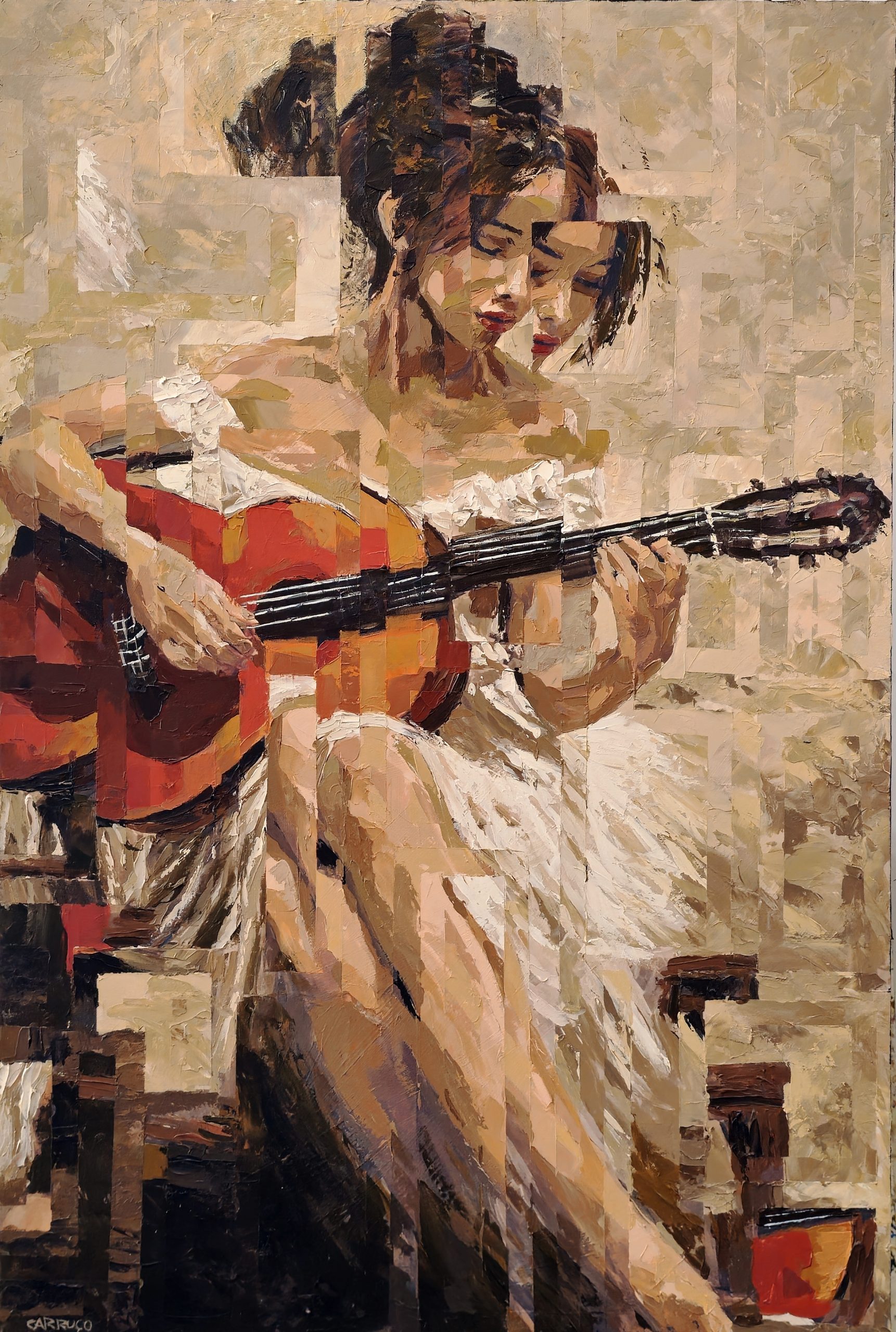 Mulher de vestido claro a tocar guitarra vermelha e laranja, com o rosto e o corpo divididos em faixas verticais.